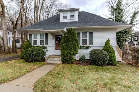 357 Warwick Neck Ave, Warwick, RI 02889