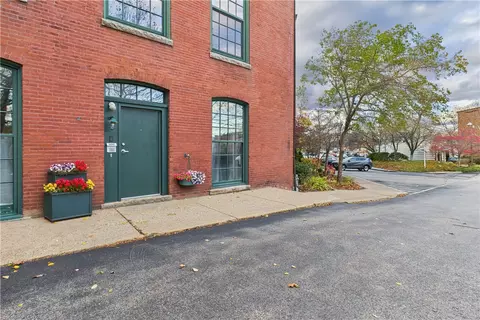 28 Bayley St #107, Pawtucket, RI 02860