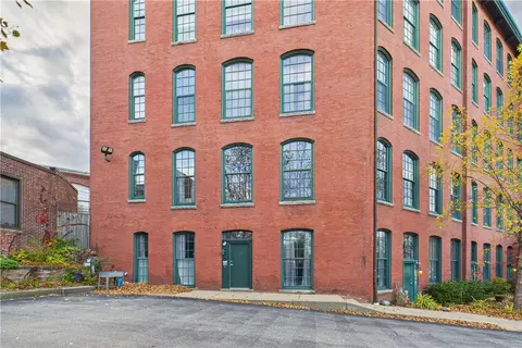 28 Bayley St #107, Pawtucket, RI 02860