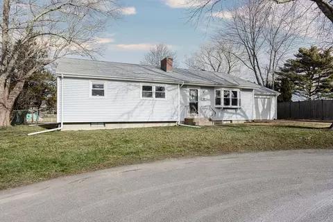 11 Granada Ter, Middletown, RI 02842