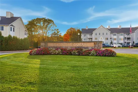 40 Saw Mill Dr #204, North Kingstown, RI 02852