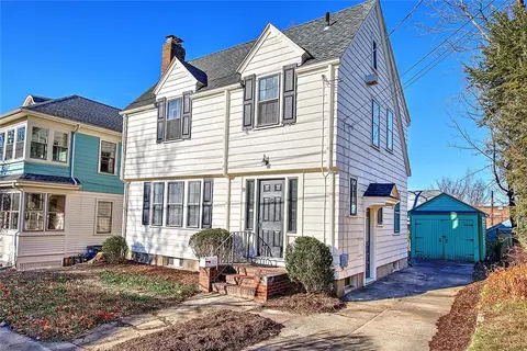 89 Dexterdale Rd, Providence, RI 02906