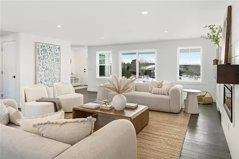 Living - 32 Arrowhead Dr, Tiverton, RI 02878 photo 2 of 3