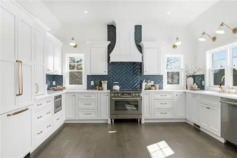 Kitchen - 32 Arrowhead Dr, Tiverton, RI 02878 photo 2 of 4