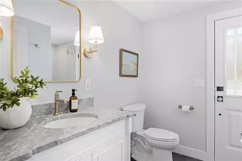 Bath - 32 Arrowhead Dr, Tiverton, RI 02878 photo 1 of 5