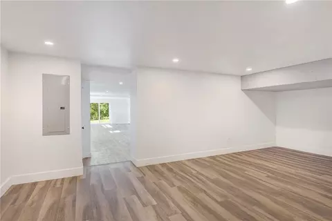 Living - 32 Arrowhead Dr, Tiverton, RI 02878 photo 3 of 3