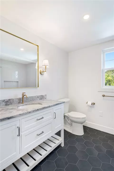 Bath - 32 Arrowhead Dr, Tiverton, RI 02878 photo 5 of 5