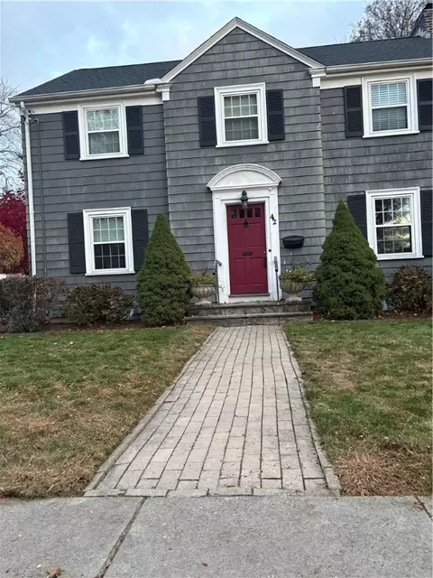 42 Pelham Pkwy, North Providence, RI 02911