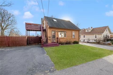 17 Padelford Ave, Riverside, RI 02915