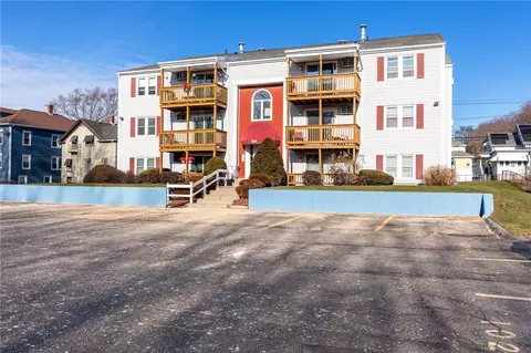 555 Diamond Hill Rd #204, Woonsocket, RI 02895