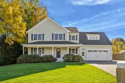 13 Vanderbilt Ln, Portsmouth, RI 02871