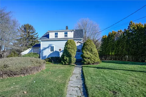 318 Mitchells Ln, Middletown, RI 02842