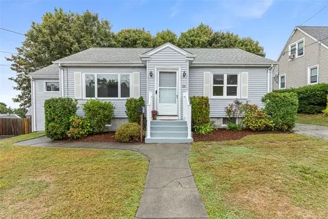 30 Kaufman Rd, Tiverton, RI 02878
