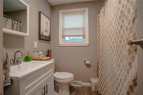 Bath - 27 Winifred Ave, Warwick, RI 02889 photo 1 of 2