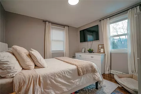 Bedroom - 27 Winifred Ave, Warwick, RI 02889 photo 2 of 5