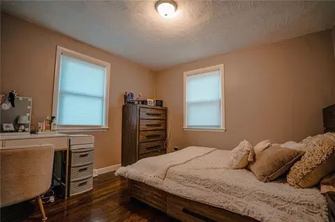 Bedroom - 27 Winifred Ave, Warwick, RI 02889 photo 4 of 5