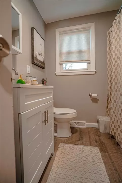 Bath - 27 Winifred Ave, Warwick, RI 02889 photo 2 of 2