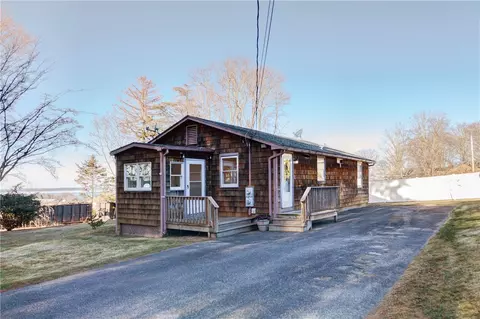 35 Corys Ct, Portsmouth, RI 02871