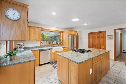 Kitchen - 511 Tripps Corner Rd, Exeter, RI 02822 photo 2 of 4