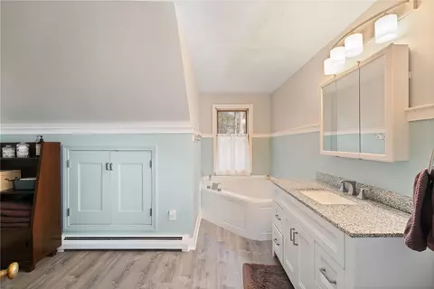 Bath - 511 Tripps Corner Rd, Exeter, RI 02822 photo 2 of 4