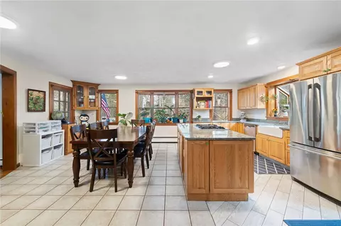Kitchen - 511 Tripps Corner Rd, Exeter, RI 02822 photo 3 of 4