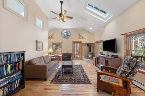 Living - 511 Tripps Corner Rd, Exeter, RI 02822 photo 2 of 5