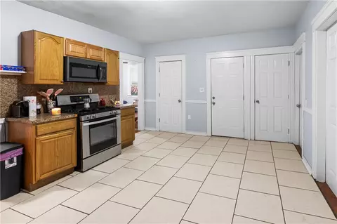Entry Way - 22 Suffolk St, Providence, RI 02907 photo 1 of 5