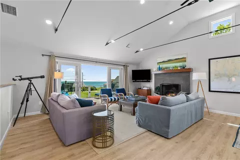 Living - 49 Ocean Dr, Little Compton, RI 02837 photo 5 of 9