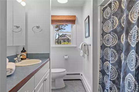 Bath - 49 Ocean Dr, Little Compton, RI 02837 photo 2 of 4
