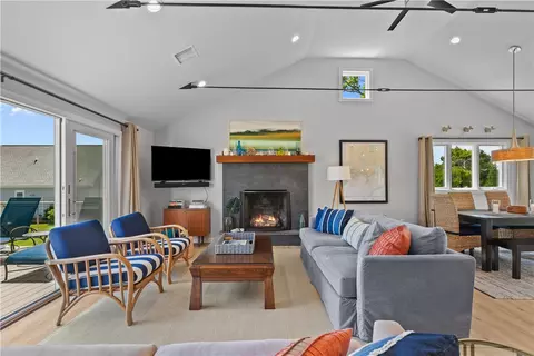 Living - 49 Ocean Dr, Little Compton, RI 02837 photo 7 of 9