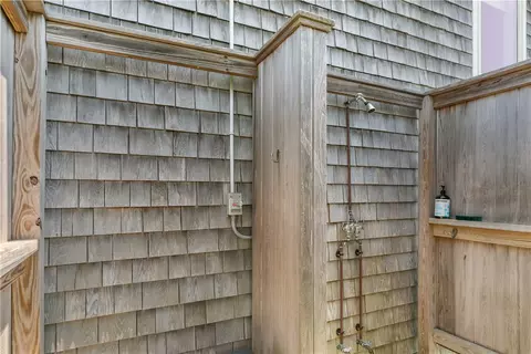 Bath - 49 Ocean Dr, Little Compton, RI 02837 photo 4 of 4