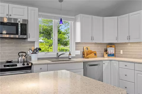 Kitchen - 49 Ocean Dr, Little Compton, RI 02837 photo 3 of 4