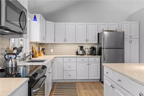 Kitchen - 49 Ocean Dr, Little Compton, RI 02837 photo 4 of 4