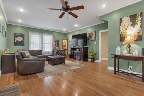 70 Park Pl, Woonsocket, RI 02895