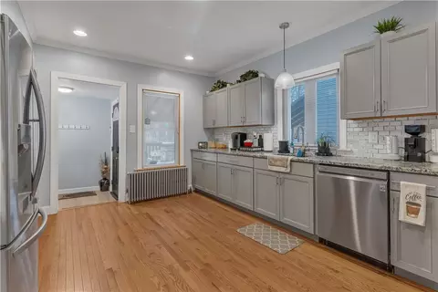 Entry Way - 70 Park Pl, Woonsocket, RI 02895 photo 2 of 5