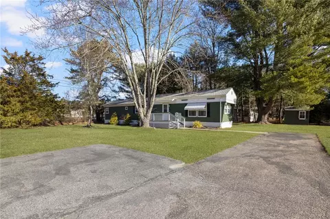 12 Valiant Dr, Coventry, RI 02816