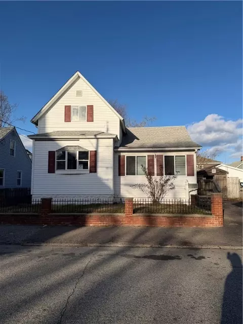 121 Samuel Ave, Pawtucket, RI 02860