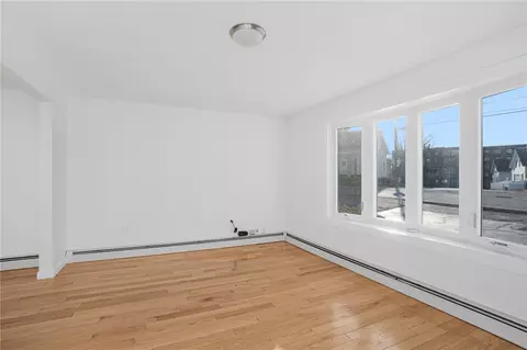 Living - 85 Reed St, Warwick, RI 02886 photo 2 of 4