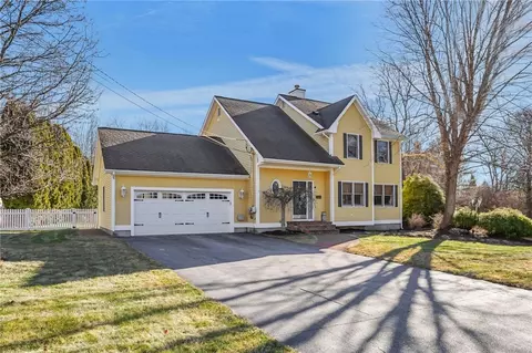 1 Hanton City Trl, Smithfield, RI 02917