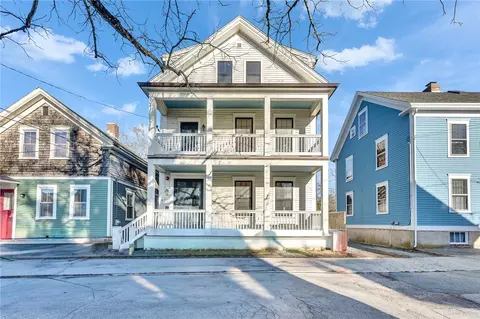 19 Walnut St, Newport, RI 02840