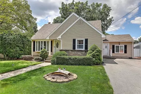 5 High St, Warwick, RI 02886