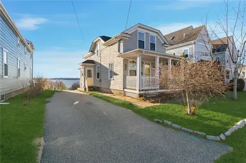 200 Narragansett Ave, Riverside, RI 02915