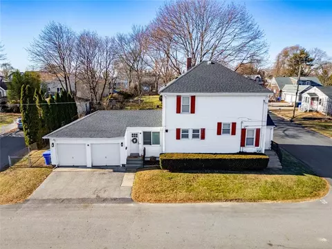 35 Knowlton St, Riverside, RI 02915
