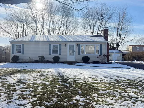 53 Whipple Ave, Barrington, RI 02806