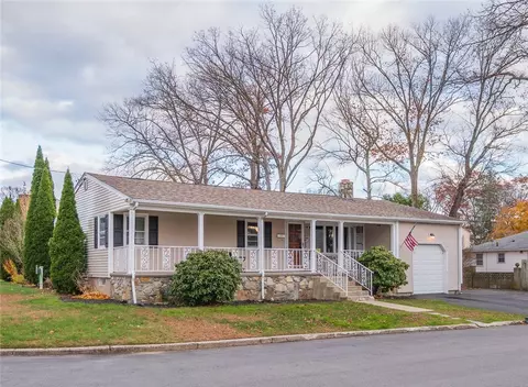 2 Ash Ln, North Providence, RI 02911