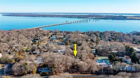 35 Sunset Ave, Saunderstown, RI 02874