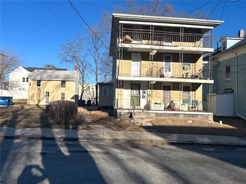 19 Jenks St, Central Falls, RI 02863
