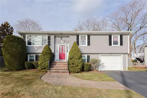 59 Independence Dr, Warwick, RI 02888