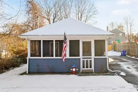 126 Narrows Rd, Bristol, RI 02809