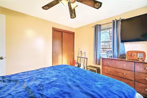 Bedroom - 210 Irving Ave, Warwick, RI 02888 photo 2 of 5